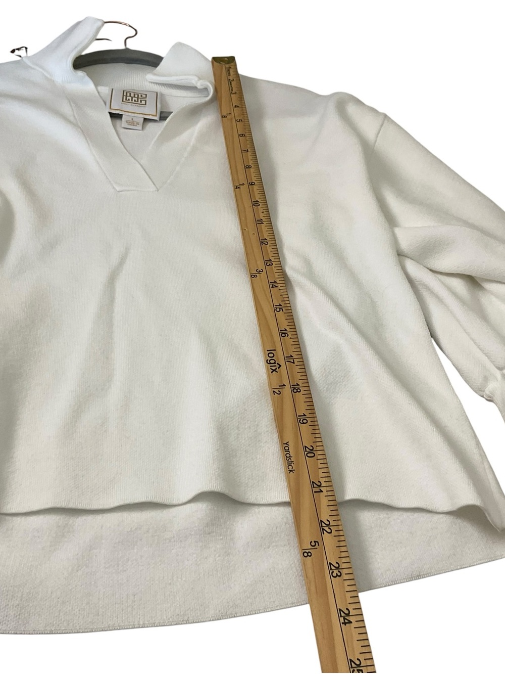 Emily McCarthy Elegant White V-Neck Women's Sweater - Picture 5 of 7